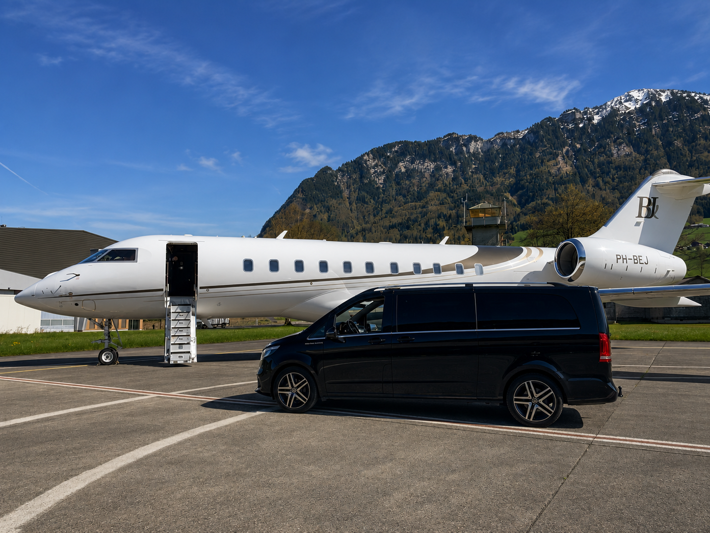 Privatflugzeug auf dem Rollfeld
